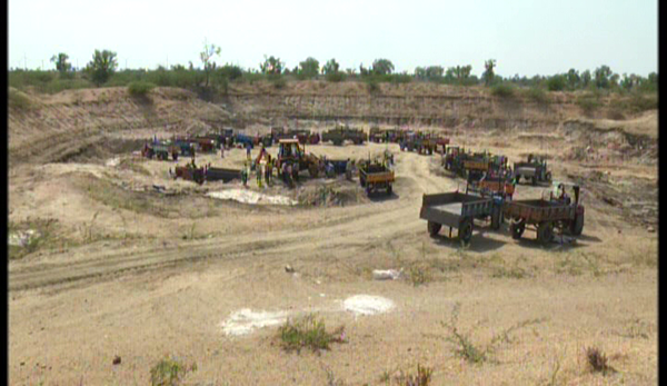 ಸ್ವಂತ ಹಣದಲ್ಲಿ ಕೆರೆ ಅಭಿವೃದ್ಧಿ..! ; ಇದು ಉತ್ತರ ಕರ್ನಾಟಕದ ಹಳ್ಳಿಯ ಕಥೆ...!